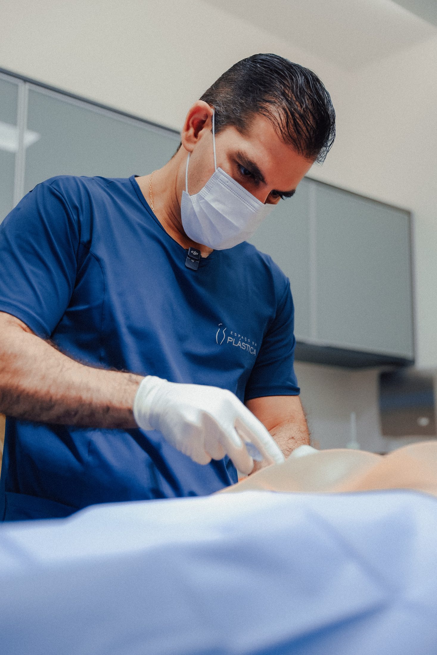 Consulta de avaliação com cirurgião plástico
