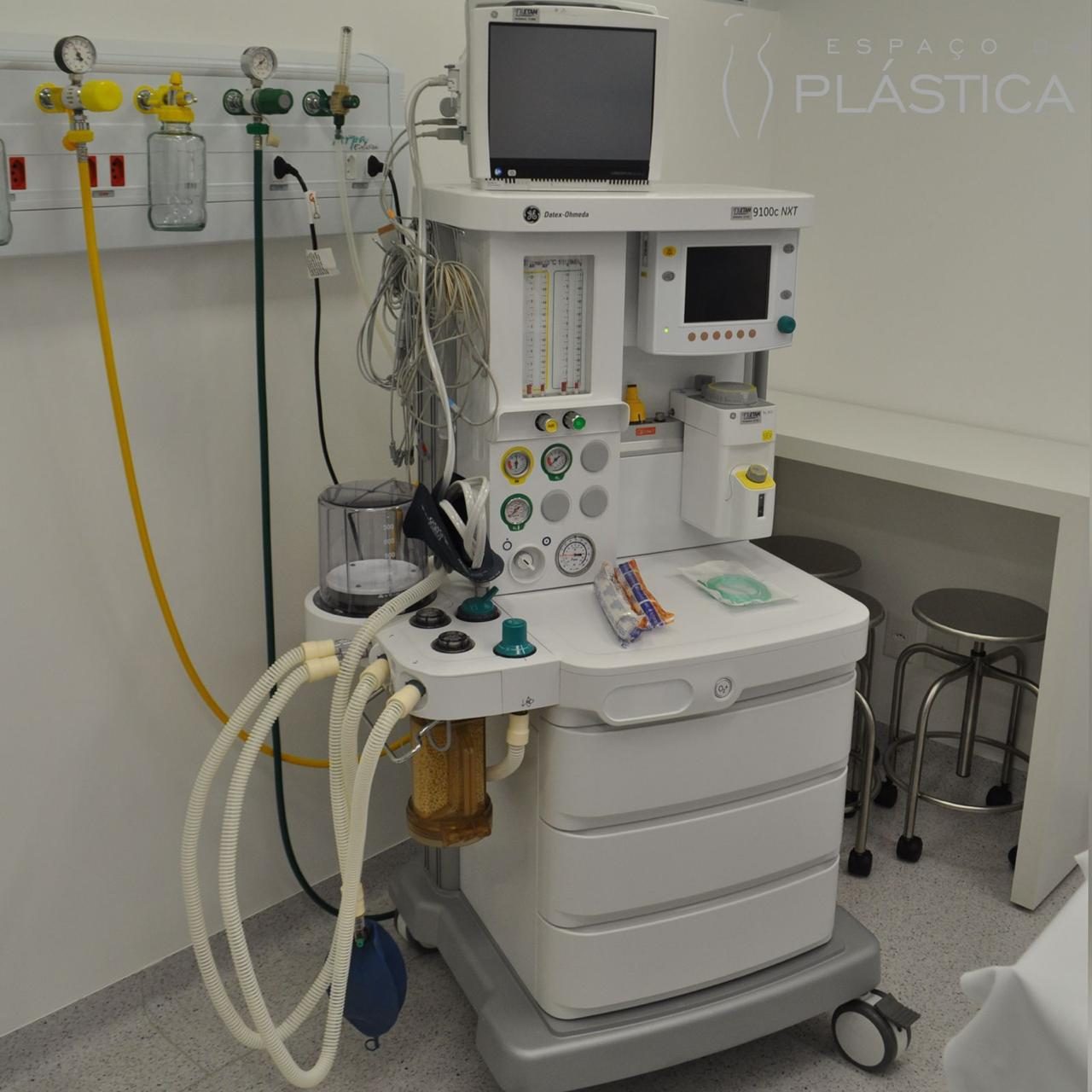 Equipamento de anestesia e monitorização do hospital